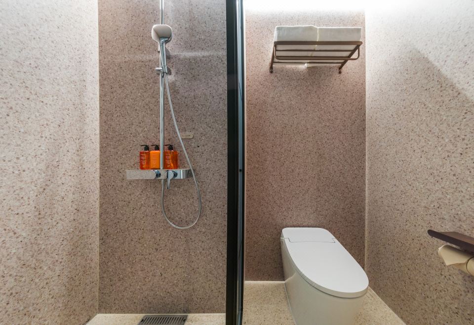 观景豪华大床房（65寸投屏电视+小冰箱+城景+落地窗）