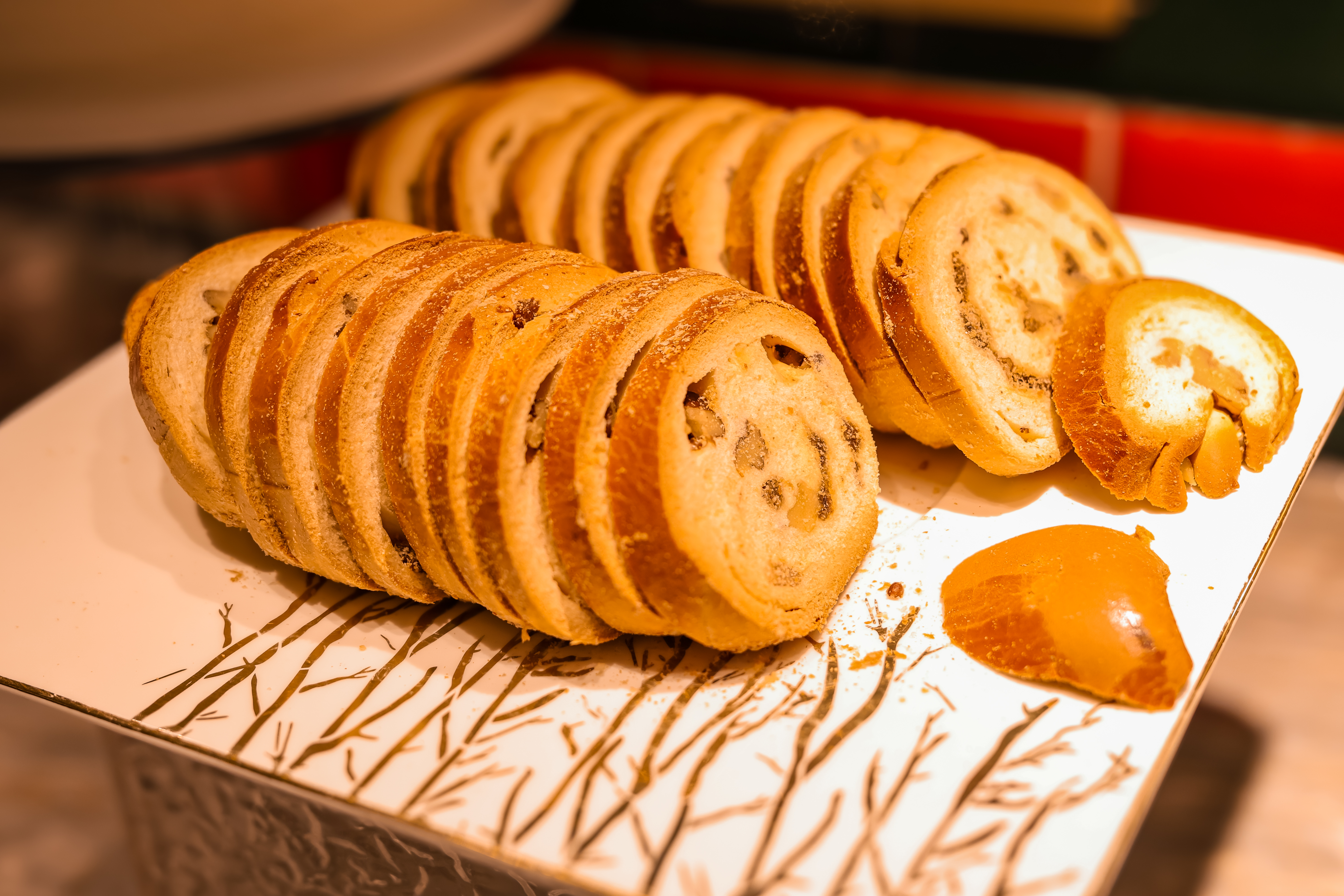 高级行政大床房 【慕斯床垫+智能客控+白鸭绒被+浴缸】