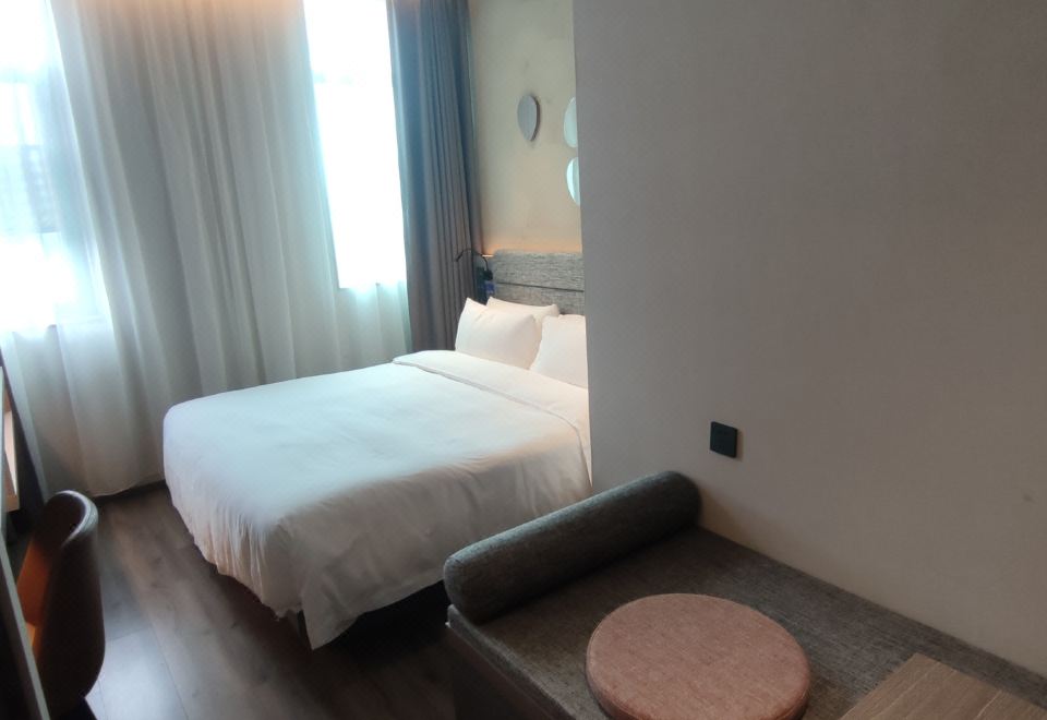 甄选大床房（加热毛巾杆+小冰箱+智能镜）