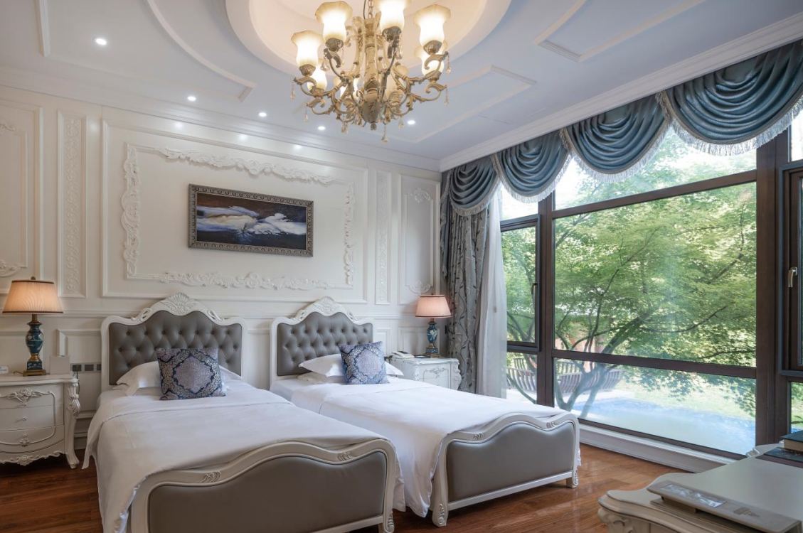 天驿别墅四室二厅