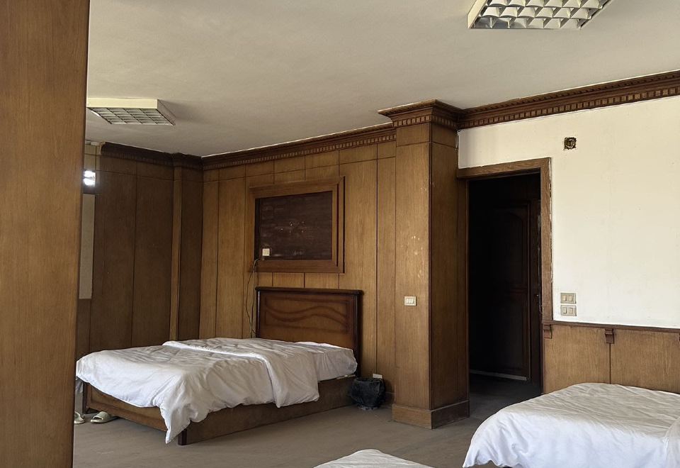 Qinfu HotelTriple Room - Air Conditioned Bathroom