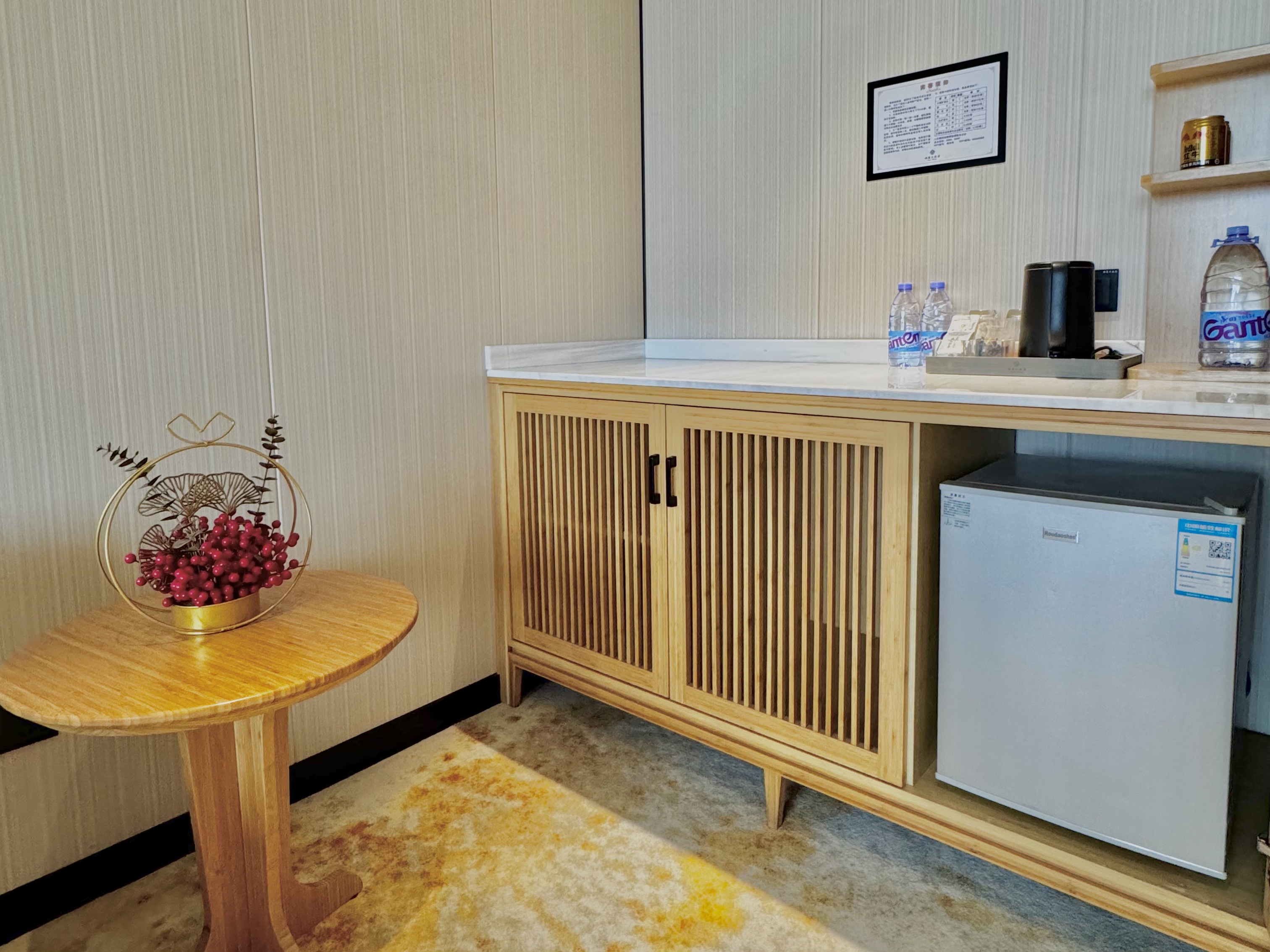 尊贵浴缸套房（独立会客厅+沙发茶几+小冰箱）