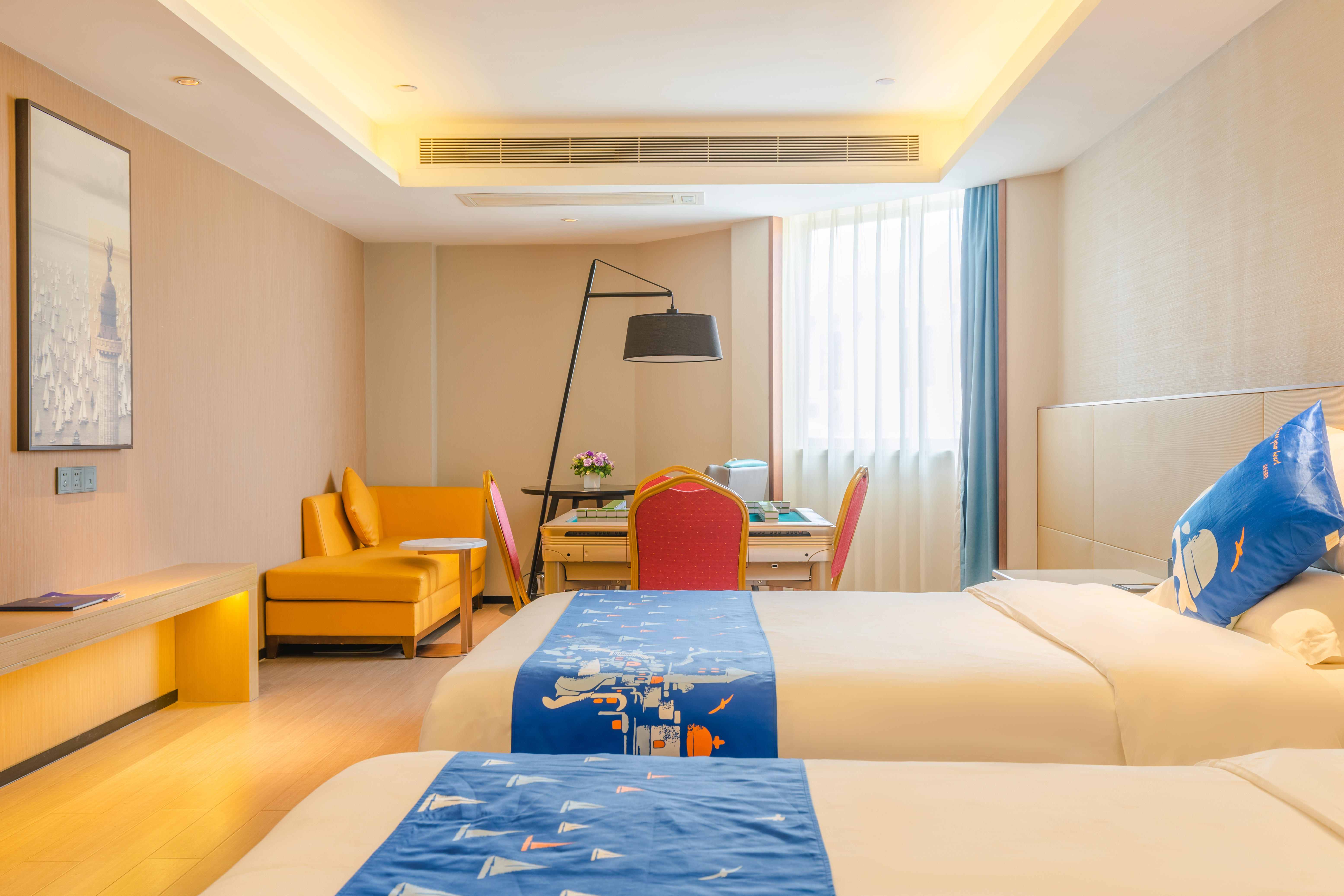 棋牌房（电视投屏+办公桌椅+乾衣设备）