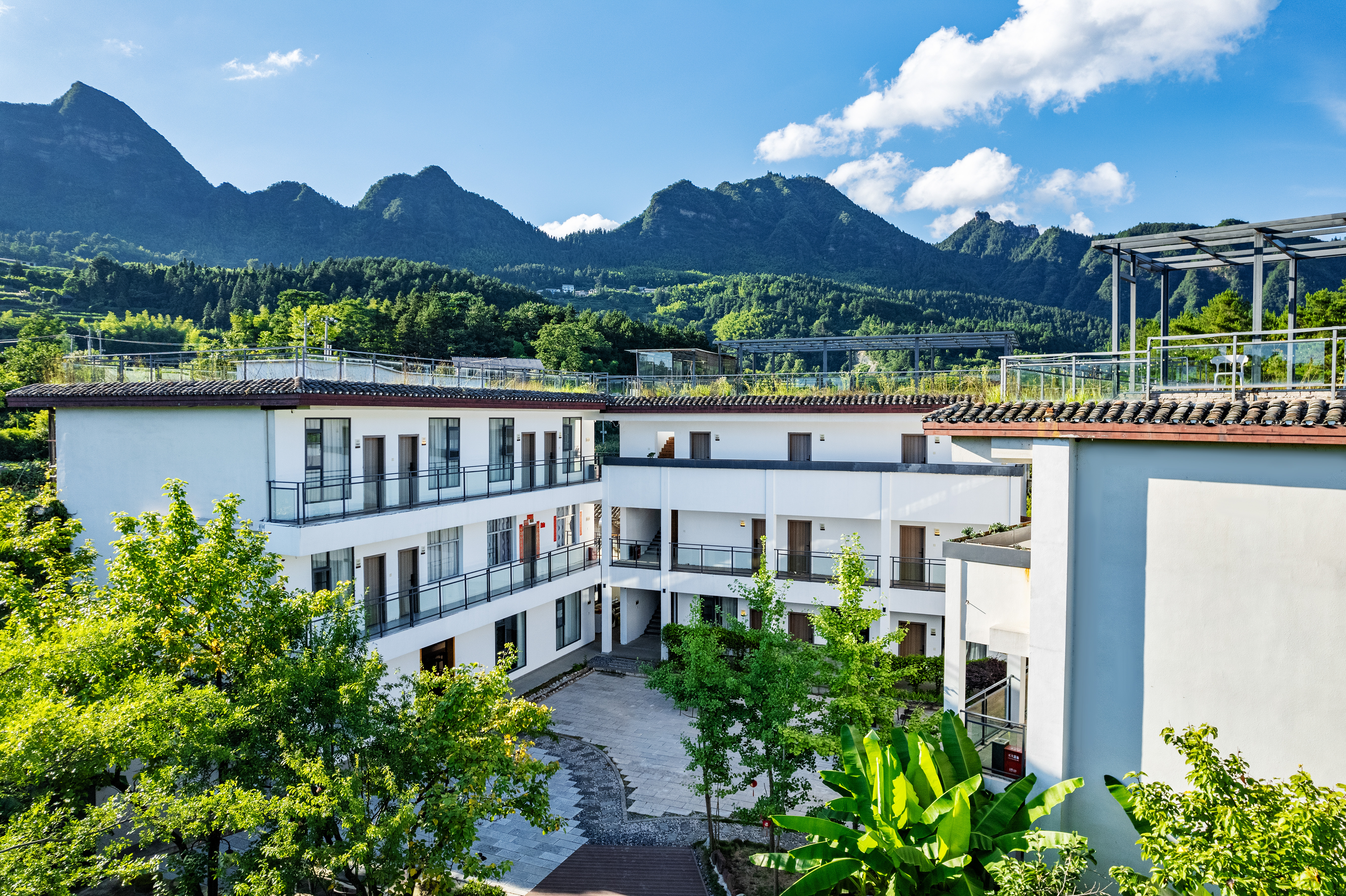 翠岭.春风.落地窗看日出山景全景大床房