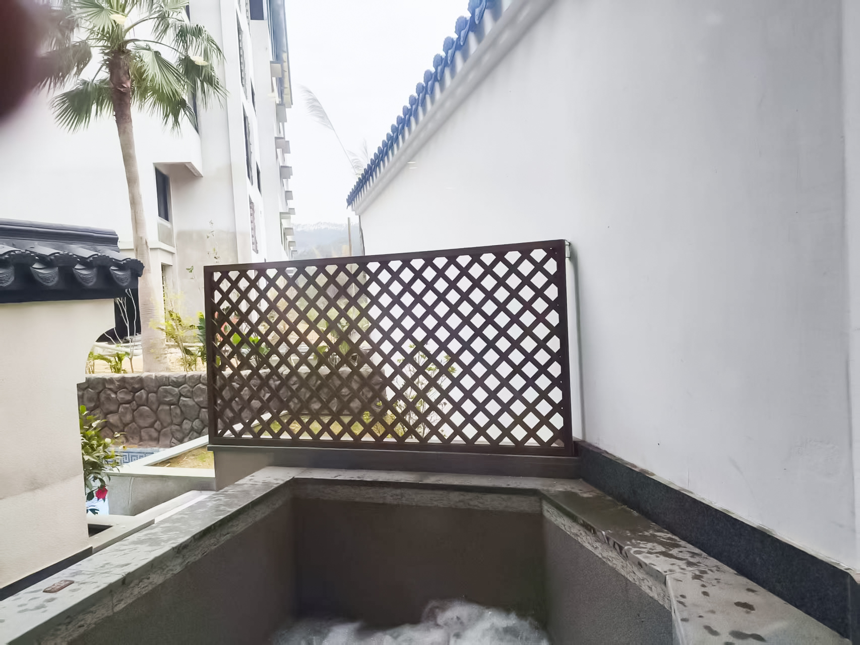 池畔親水溫泉大床房（獨立泡池）