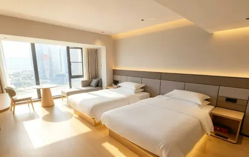 Shuiyunxuan Homestay (Yibin Hejiangmen Square Daguan Tower)