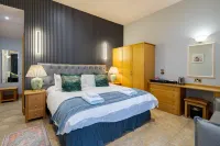 Waterhead Retreat, Ground Floor Bathtub Suites with Private Entrance Hotels in 
