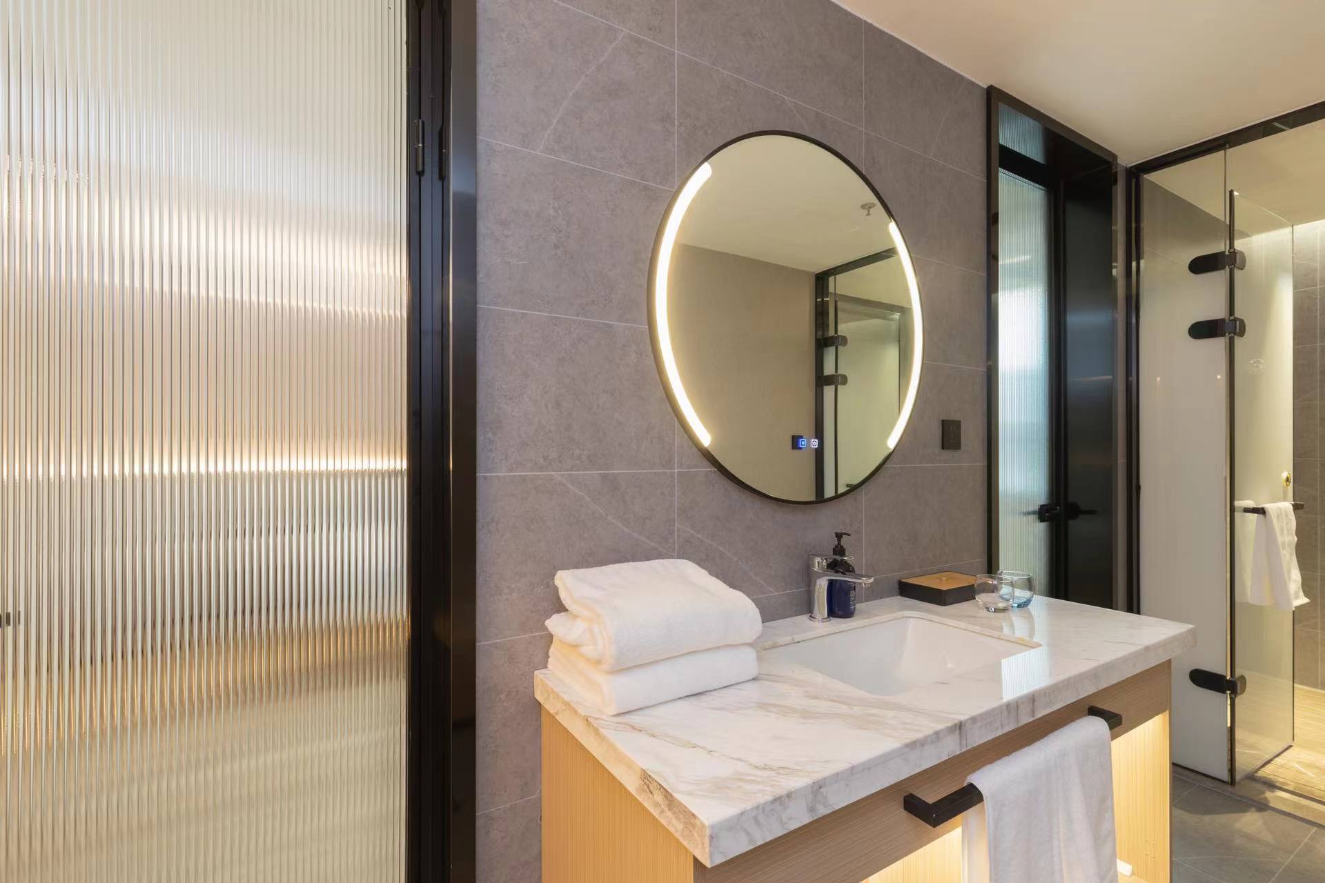 套房（可投屏55寸电视+喜临门床垫+自助洗衣+小冰箱）