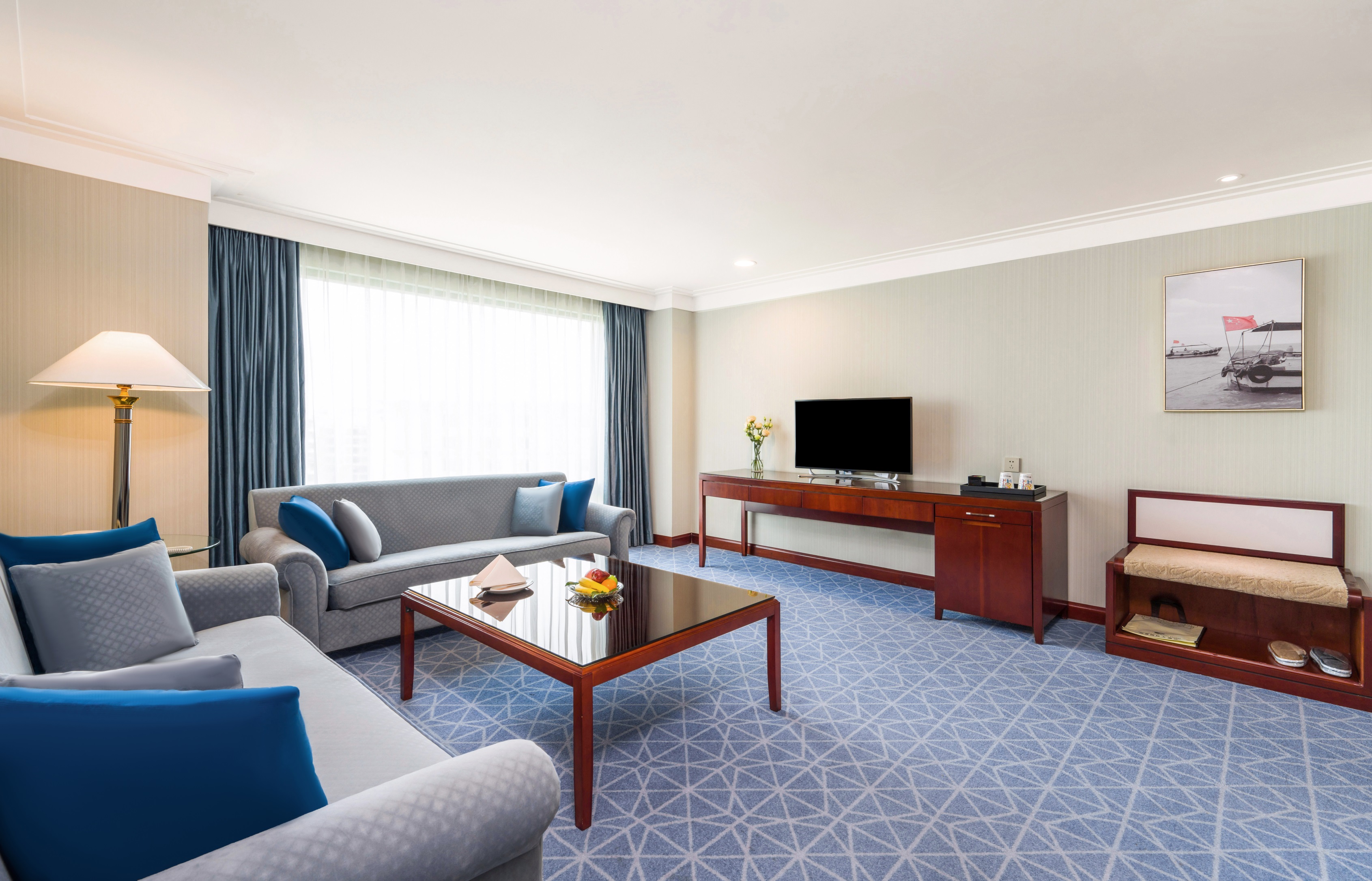 豪华套房 多功能客厅 180度落地窗