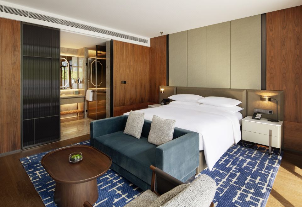 Sheraton Xuzhou HotelSuite With Courtyard View