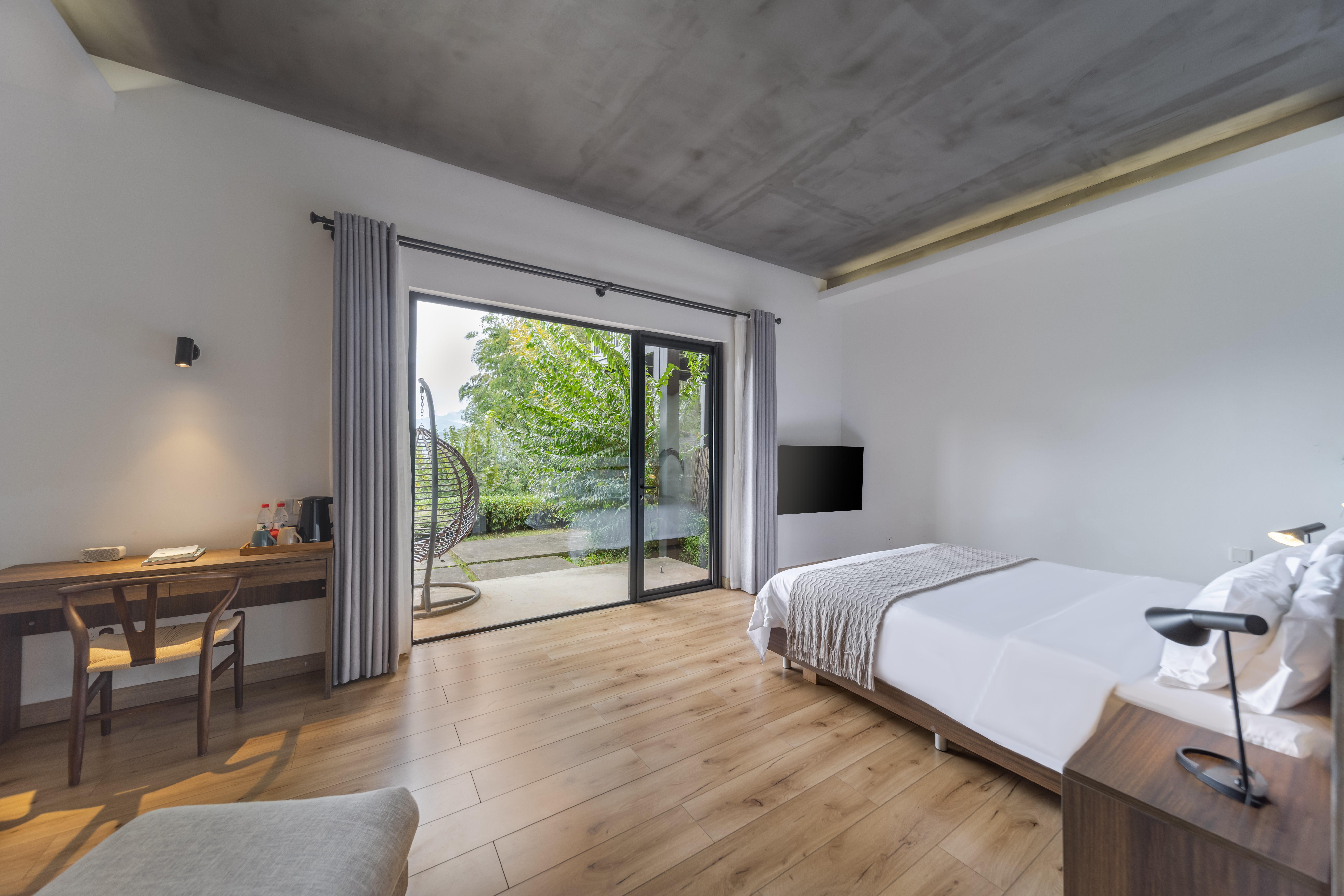 闻茶湖景大床房