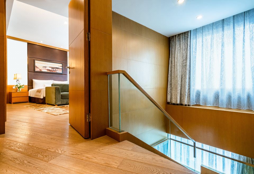 行政顶层套房（洗衣机+厨房+独立客厅+双衞）