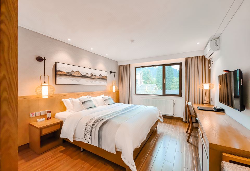 HongYa Minjiang Donghu Wawu Mountain Hot Spring Resort HotelDeluxe Single Room