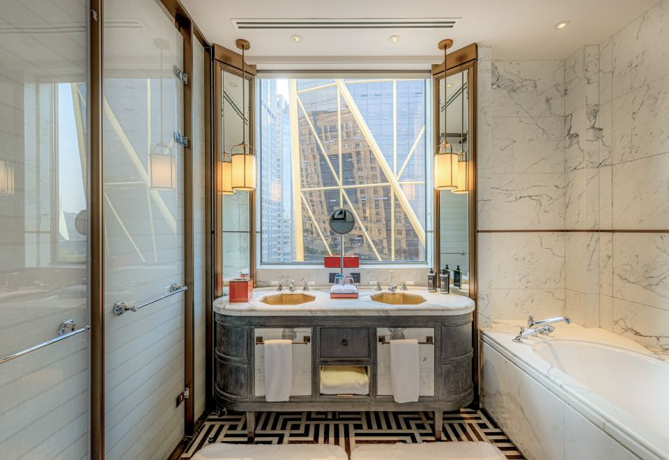 至尊行政套房+270°大莲花江景