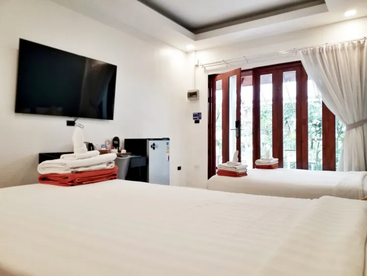 ห้องสวีทพร้อมจากุซซี่และสวน