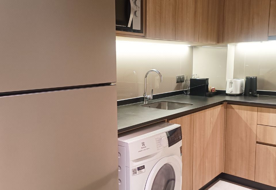 Marriott Executive Apartments Bangkok, Sukhumvit 50Studio Deluxe Balcony, Studio, 1 King, City View, Balcony