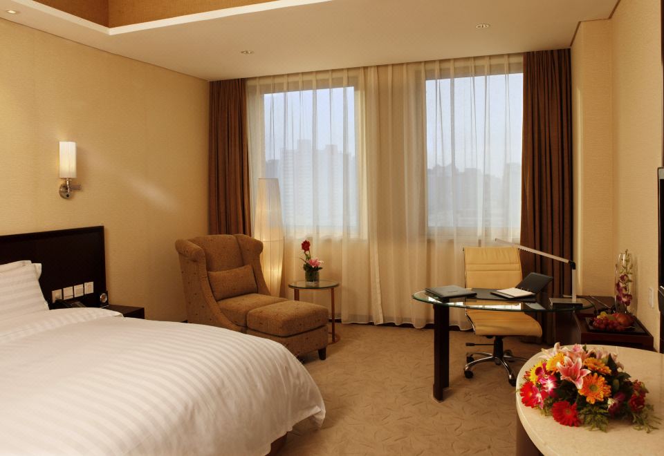 Beijing International Cultural Exchange CenterDeluxe Queen Room