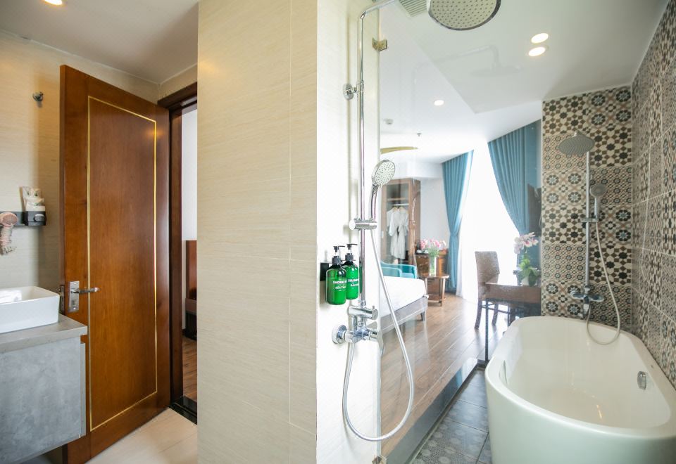 Ritzy Boutique Hotel Da NangSuite With City View