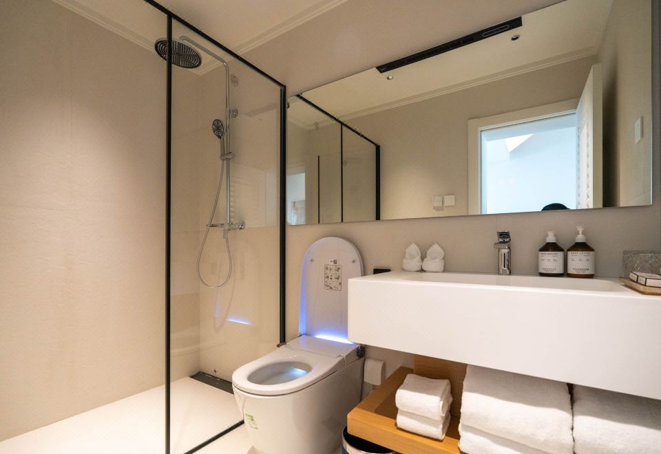 湖畔露台私汤房