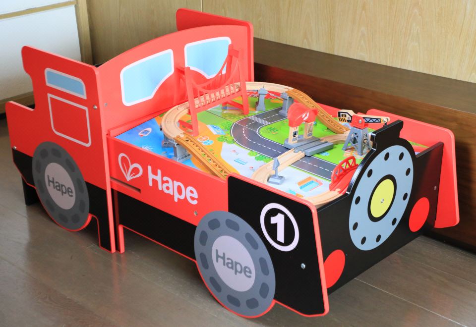 丝绸之路主题湖景亲子房