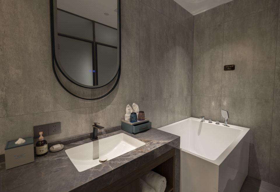 Wyndham Grand Plaza Royale Fengshun Hot Springs ResortQuiet Elegance Double Bed Room (With Bathtub)