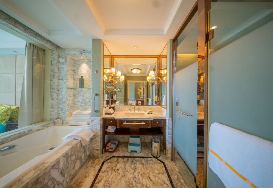 SeaView Garden Hotel QingdaoThemed Family Room - Sea-View (Balcony)