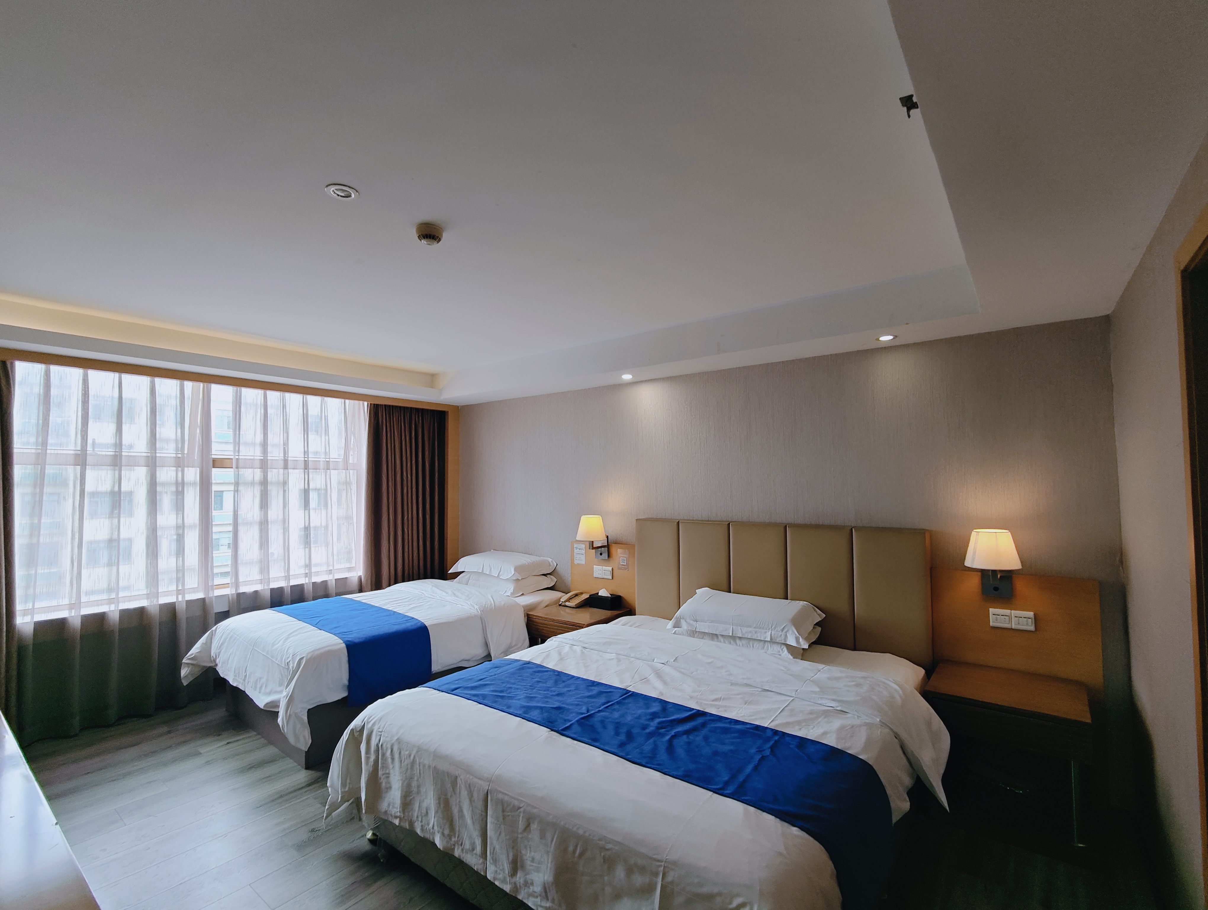 豪华麻将双床套房「一室一厅+全景落地窗+大麻将子」