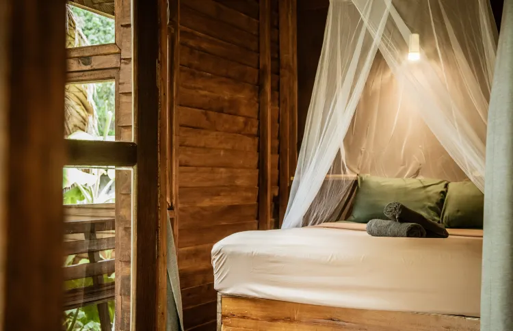 ห้องเตียงใหญ่ พร้อมวิวสวน