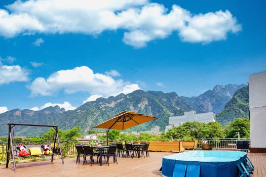 Qixia Mountain Residence Homestay (Huashan Scenic Area Tourist Center Store)