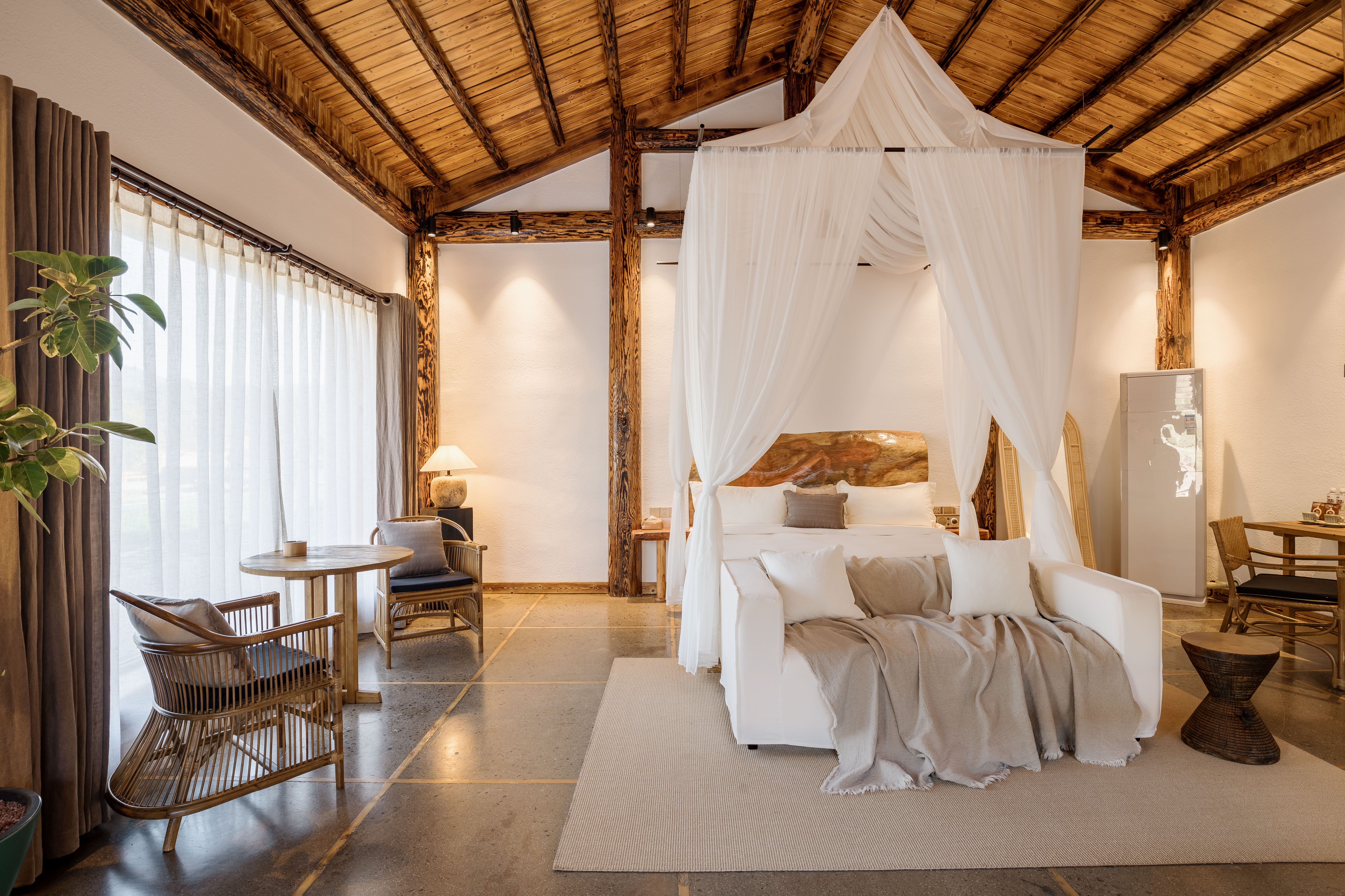 轻奢阳光壁炉大床房