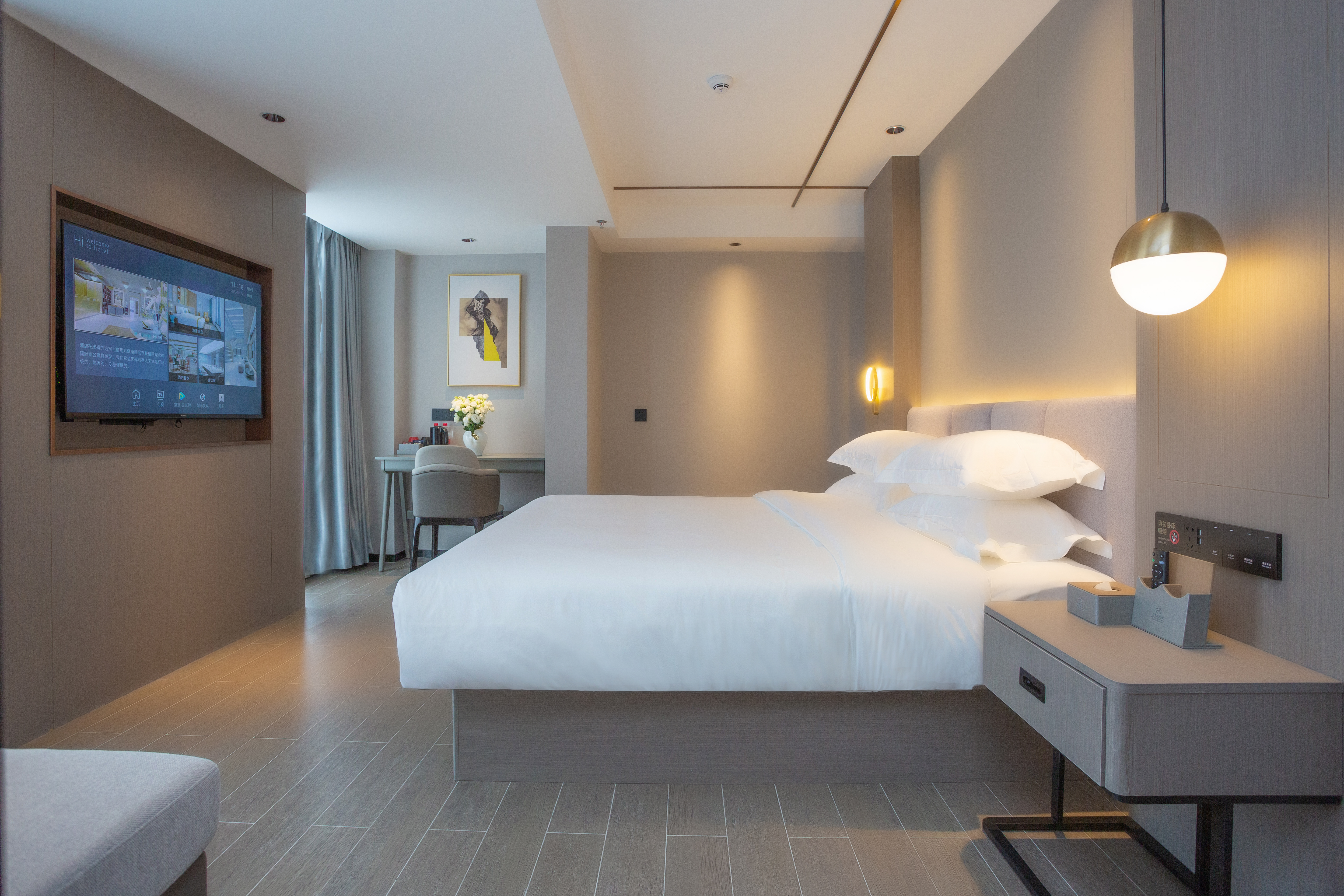 商務大床房（長沙發+辦公桌椅+保險柜）