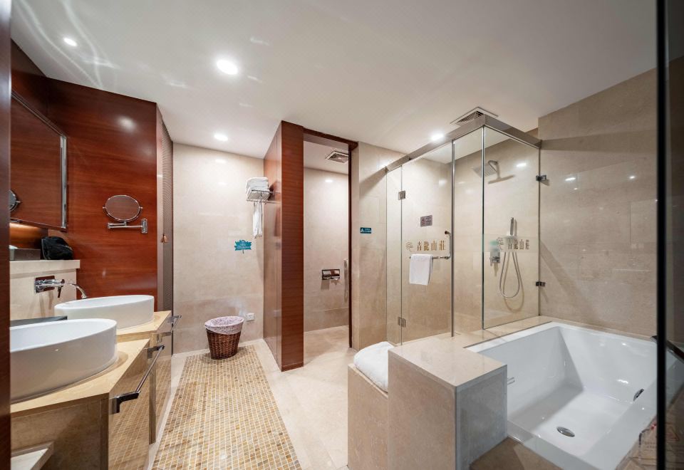 山景浴缸大床套房