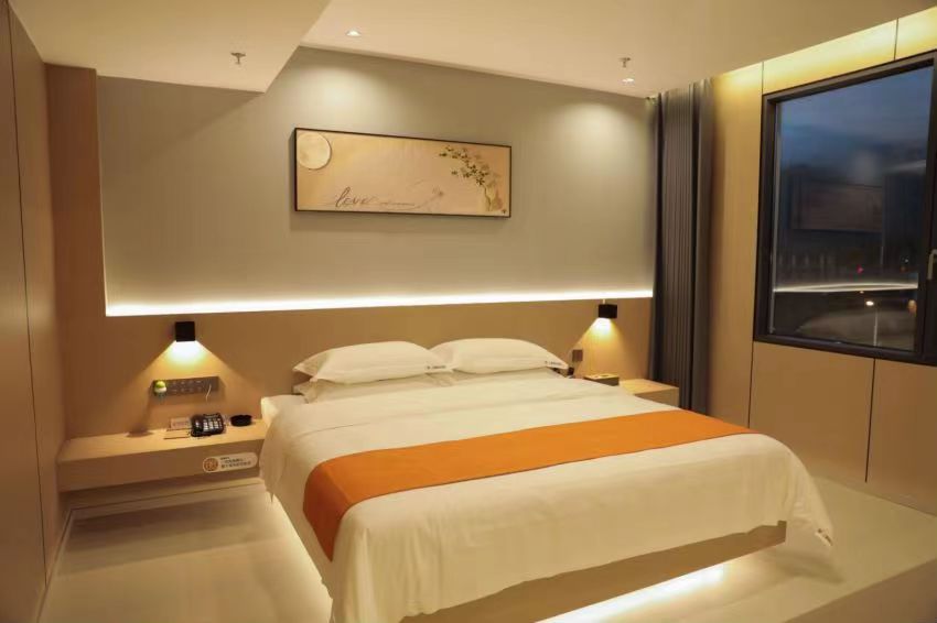 轻奢智能大床房