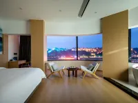 Jiangshang Lingyun · Qingwan Hotel (Zhanggong Bridge Shangzhongshun Gourmet Street) Hotels in Leshan