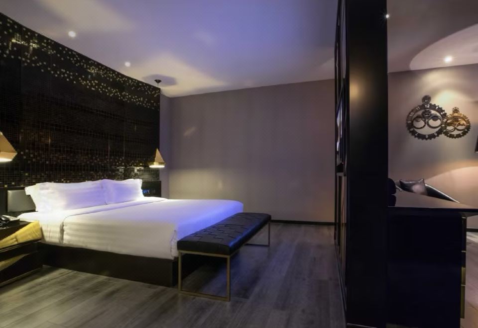 设计师套房（迷你冰箱+双洗手池+惬意浴缸+衣帽间）