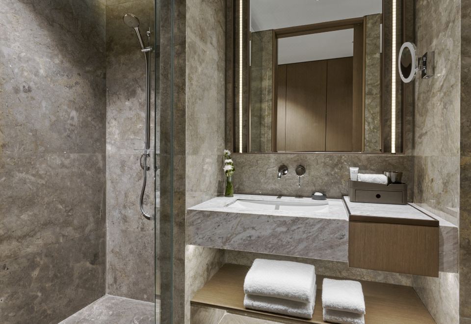 Pan Pacific JakartaDeluxe Room King Or Twin