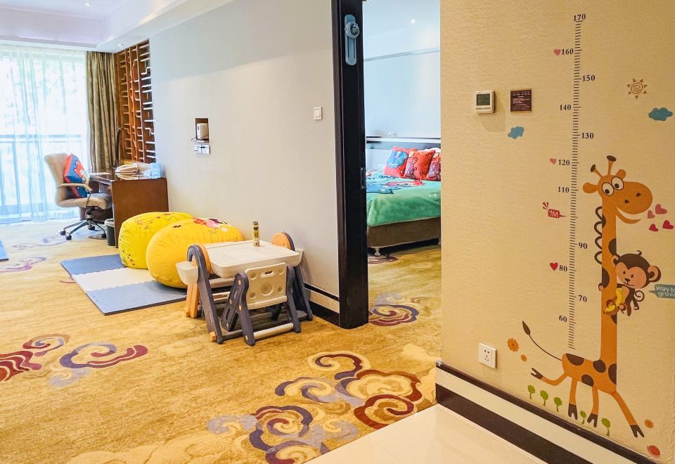 “微笑吧！外星小神獸”親子家庭套房