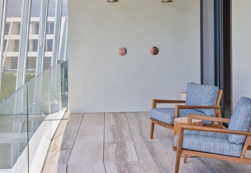 2 卧室總統套房， 卧室1:1張特大床 ， 卧室2:2張大床， 海景， 轉角房， 水池