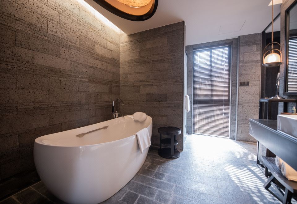 Yunshuijian Boutique Inn Lake-View Twin Room