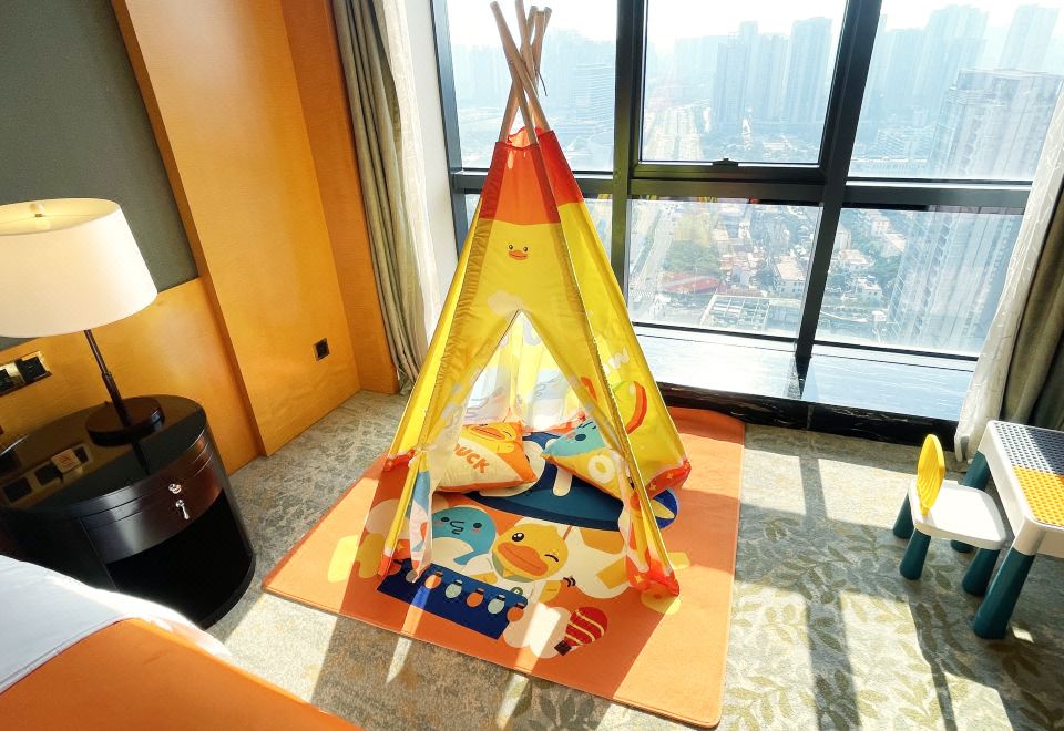 B.Duck小黄鸭&YOYO亲子主题豪华大床房