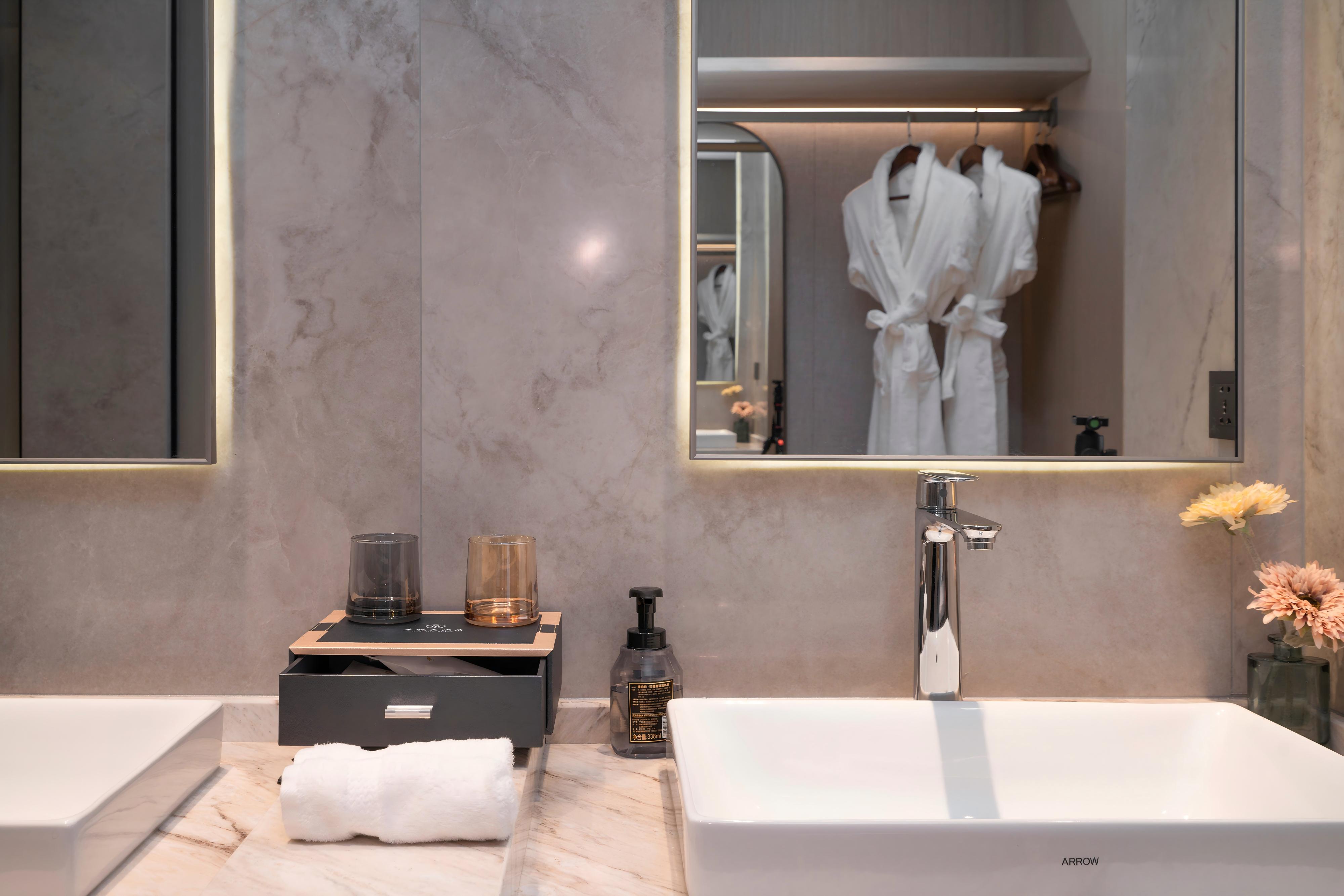 豪华一室一厅套房【超大会客厅+现代简约沙发+双衞】