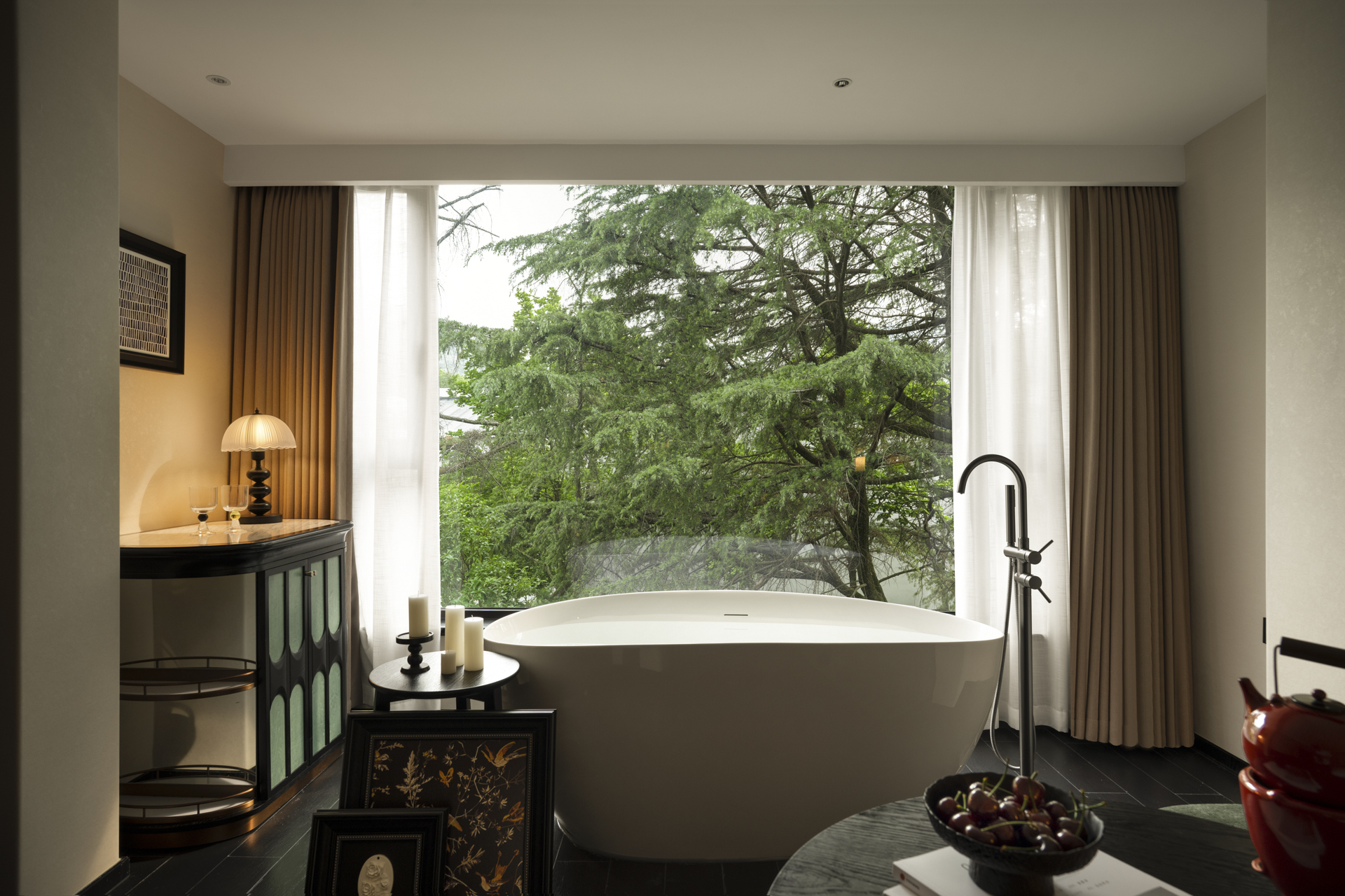 Building2-中古園景浴缸大床房