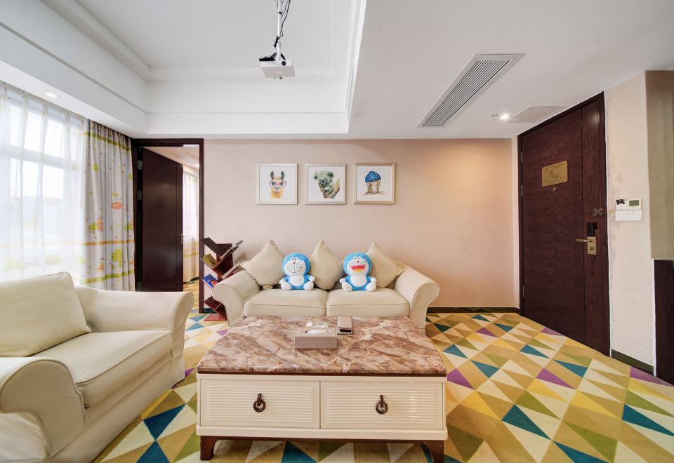 家庭亲子套房（两房一厅+小冰箱）