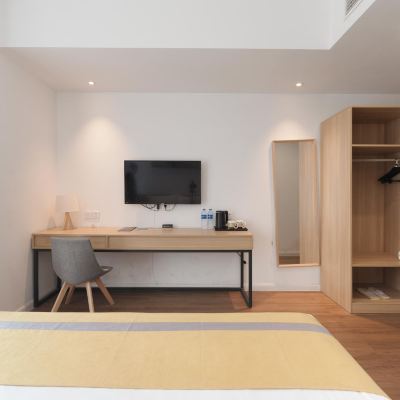 會展商務大床房（開放式衣櫃+零壓床墊+舒適好眠） OVU國際服務公寓飯店（合肥濱湖會展中心中央公園店）優惠