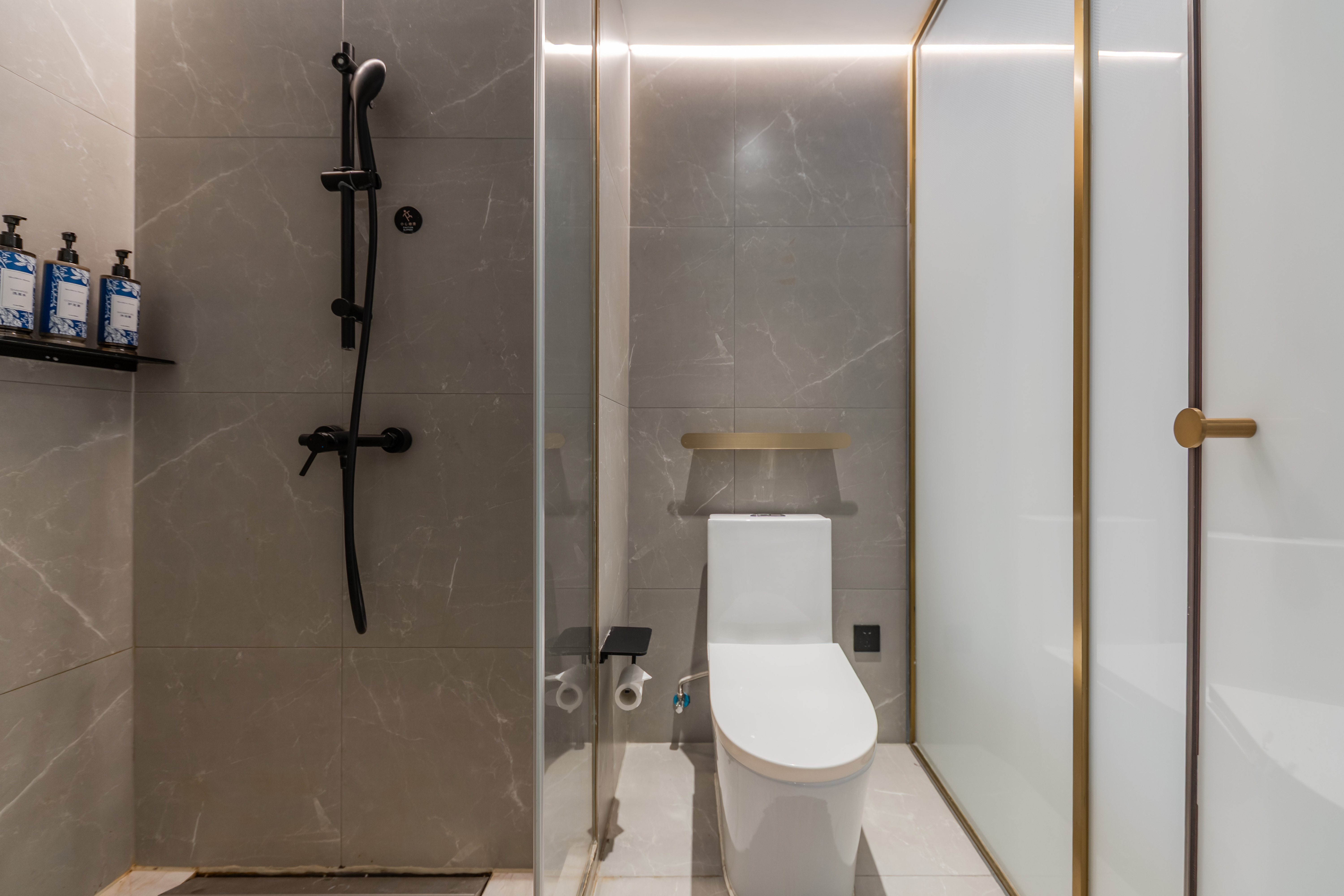 家庭房（智能投屏+徕芬吹风机）