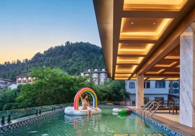 Zhangjiajie Four Seasons Lai · Riverside Resort Hotel (Baofeng Lake Scenic Area) Hotels in 