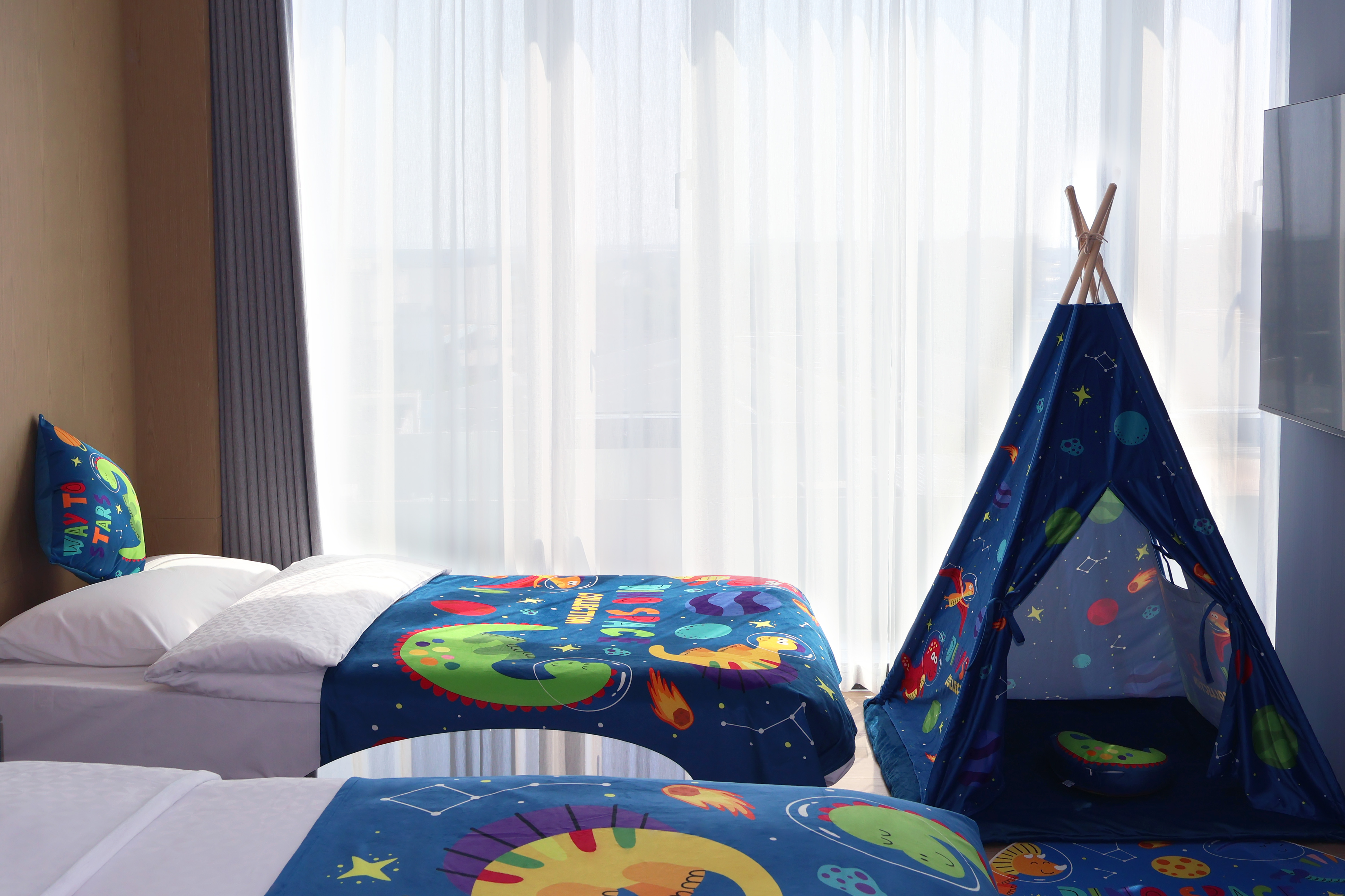 恐龍星際主題親子大床房