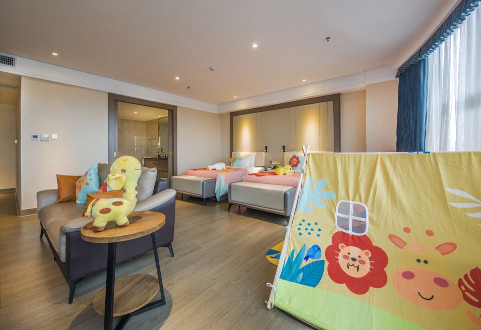 Yangjiang Jiangcheng Junyi Square Atour X HotelJimu Family Room (Mini Fridge + Extra-Large Bathtub + Sofa)