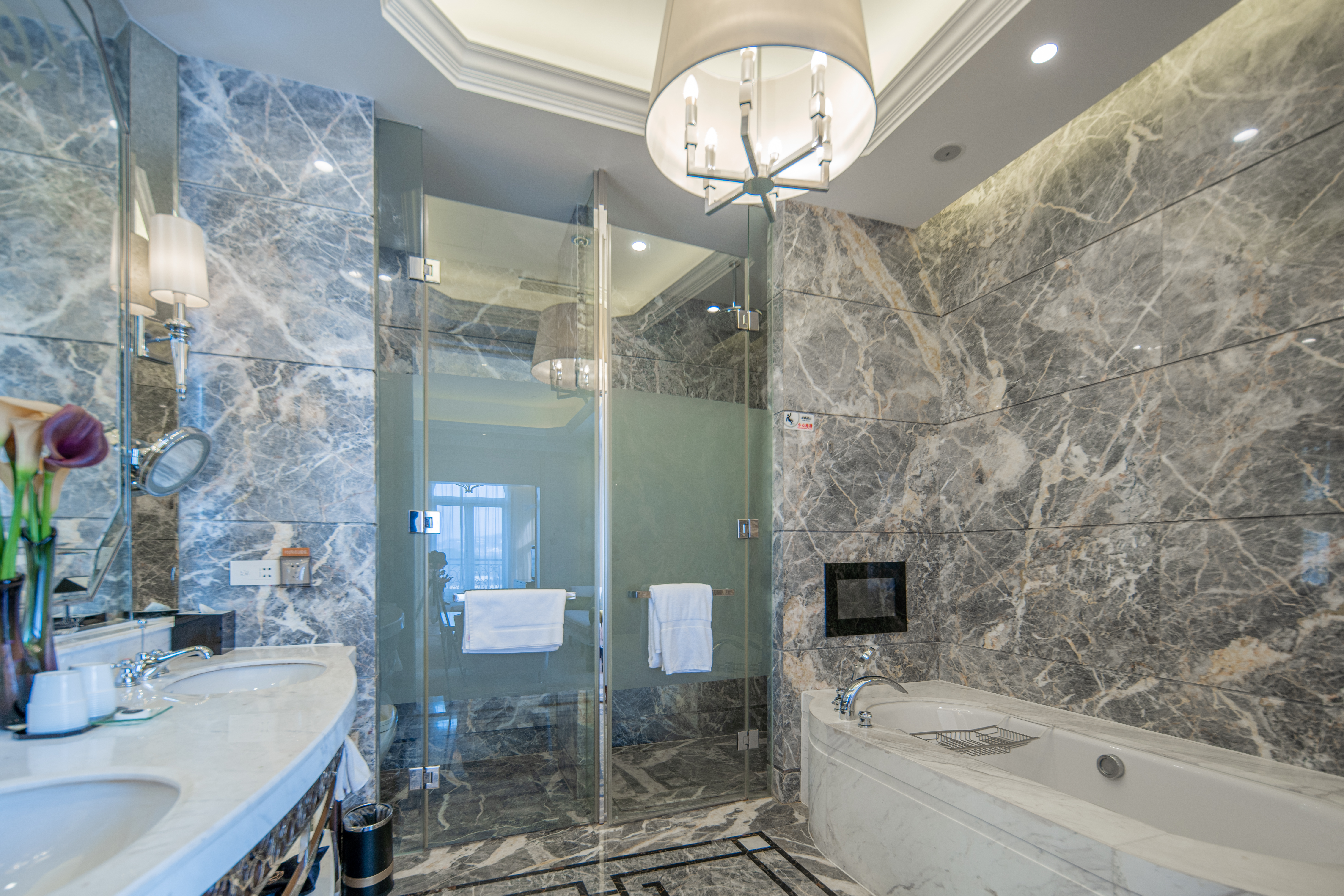 Rsun the Lakefort Hotel湖景行政家庭房（太湖湖景+大空间+浴缸）