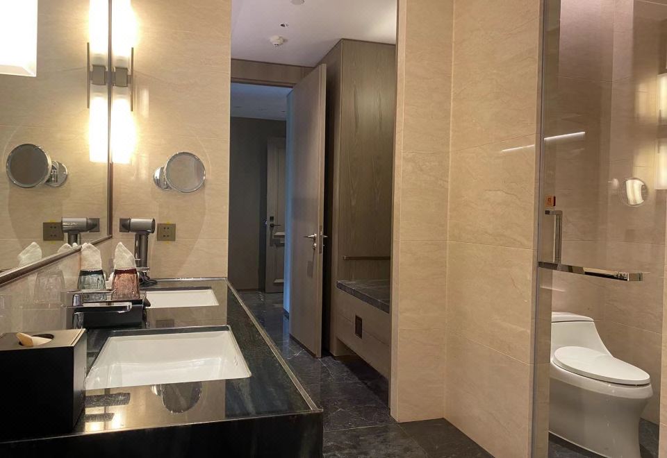 天鹅湖豪华套房（超大阳台+湖景）